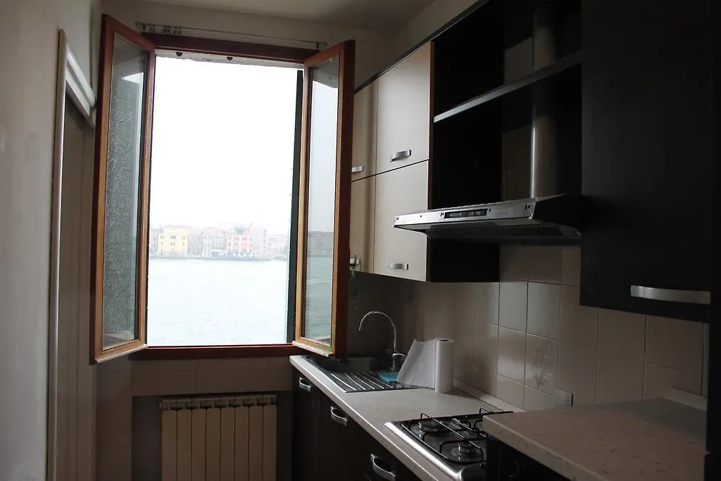 Apartment Lovely Canal View Venice Italy